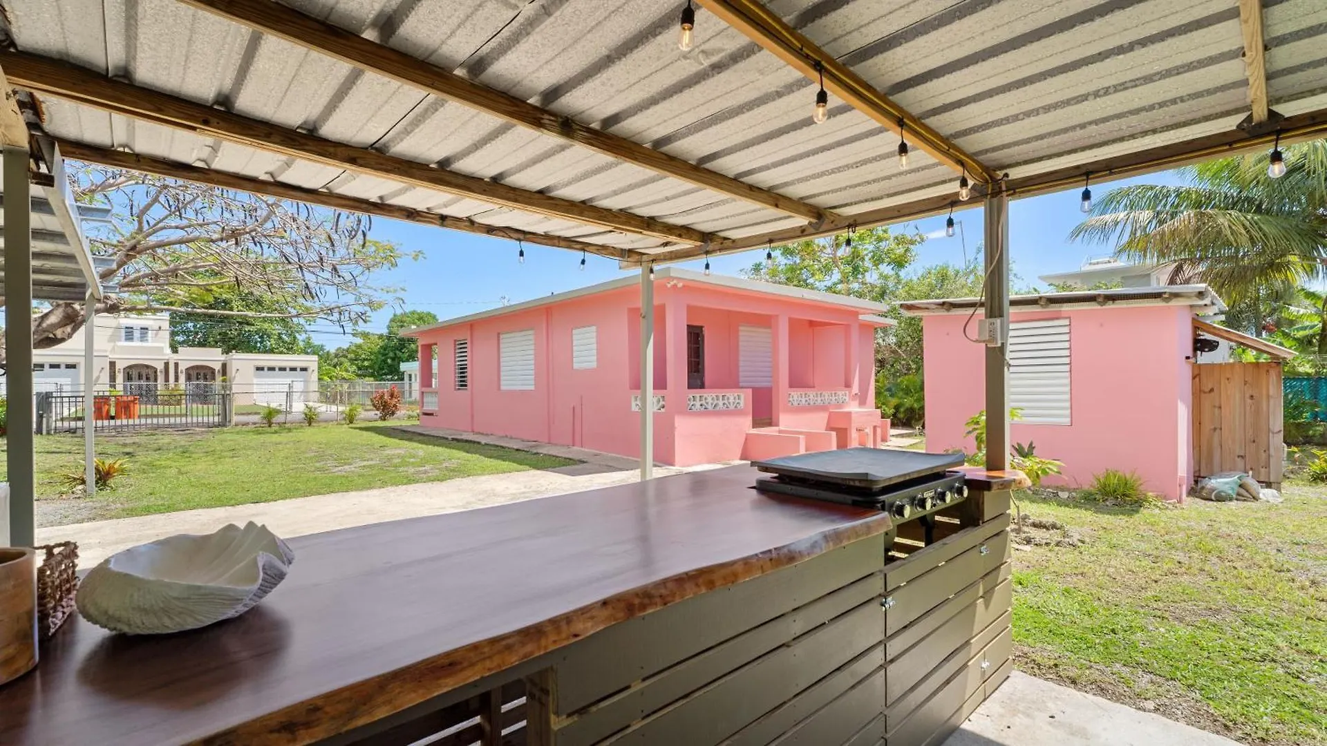 Coral Casa Just One Block From The Beach Stella Holiday home